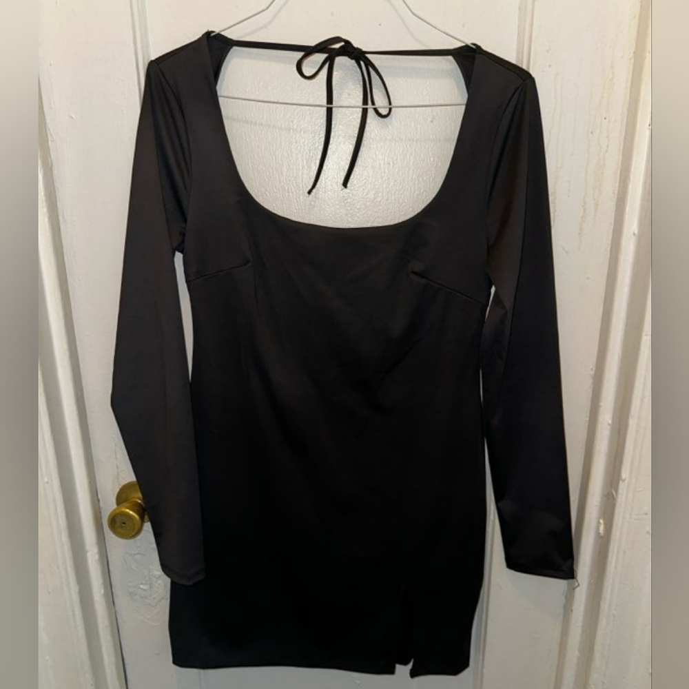 Open back blk long sleeve mini dress